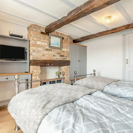 Willow Cottage- *