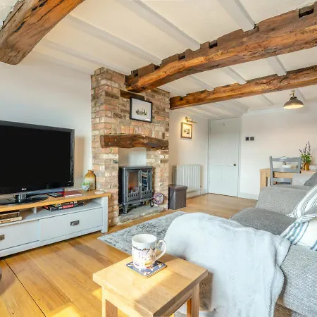 בית נופש Willow Cottage- *