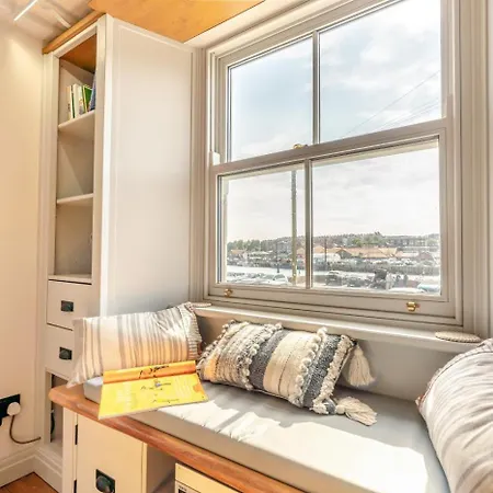 2 Bed In Oc-w29863 * Whitby