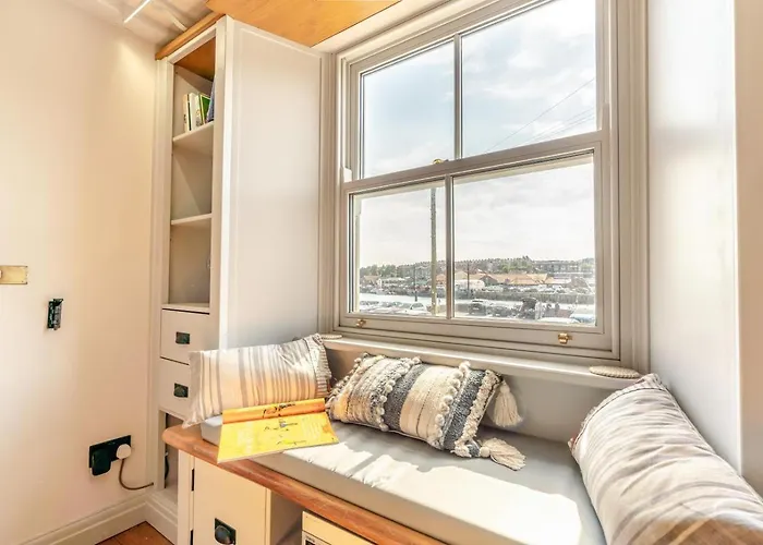 2 Bed In Oc-w29863 * Whitby