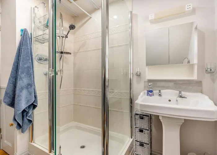 2 Bed In Oc-w29863 * Whitby